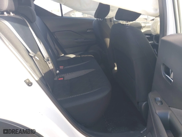 2018 Nissan Kicks SR with VIN 3N1CP5CU9JL531323, listed as a IAAI auction lot 41619636 with 105,146 mi miles. Bid and sale history available at carsss.com. Image 8.