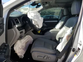 2019 Toyota Highlander SE z VIN 5TDJZRFH5KS570491, wystawiony jako Copart lot #50373435 z przebiegiem Nie podano mil oraz Szkoda całkowita • Salvage title. Historia ofert i sprzedaży dostępna na DreamBid. Obrazek 7.