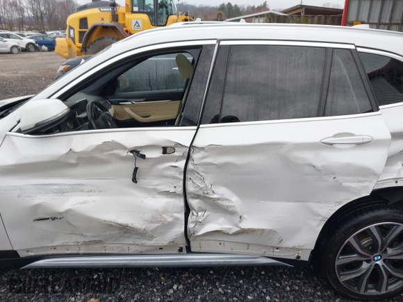 2017 BMW X1 xDrive28i with VIN WBXHT3C36H5F74818, listed as a IAAI auction lot 41853836 with 71,735 mi miles and . Bid and sale history available at DreamBid. Image 14.