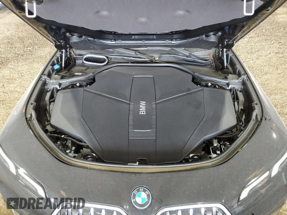 2024 BMW i7 eDrive50 z VIN WBY43EJ08RCS36524, wystawiony jako Copart lot #68248234 z przebiegiem 46 mil mil oraz Szkoda całkowita • Salvage title. Historia ofert i sprzedaży dostępna na DreamBid. Obrazek 11.