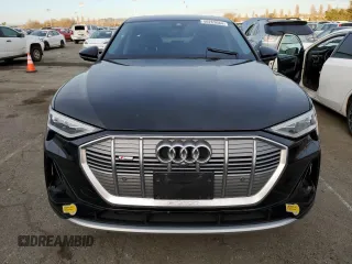 2022 Audi e-tron Sportback S line Premium Plus z VIN WA12AAGE8NB023545, wystawiony jako Copart lot #40283084 z przebiegiem 19 680 mil mil oraz . Historia ofert i sprzedaży dostępna na DreamBid. Obrazek 5.
