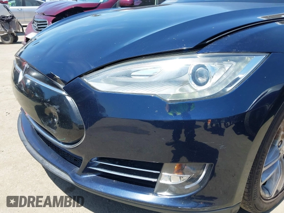 2013 Tesla Model S with VIN 5YJSA1DN1DFP05317, listed as a IAAI auction lot 42086998 with 150,964 mi miles. Bid and sale history available at carsss.com. Image 6.