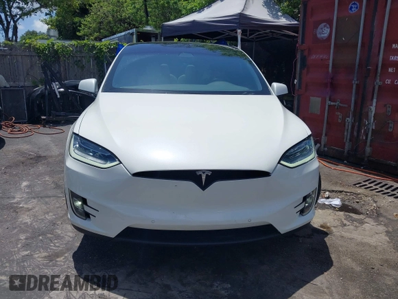 2017 Tesla Model X 90D z VIN 5YJXCBE25HF078198, wystawiony jako IAAI lot #42470050 z przebiegiem 66 850 mil mil oraz . Historia ofert i sprzedaży dostępna na DreamBid. Obrazek 12.