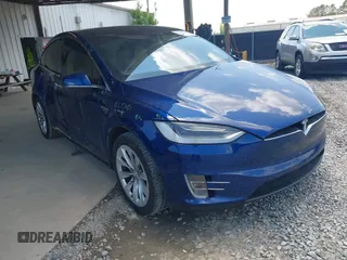 2016 Tesla Model X 70D z VIN 5YJXCAE23GF004285, wystawiony jako IAAI lot #42179024 z przebiegiem 108 472 mil mil oraz . Historia ofert i sprzedaży dostępna na DreamBid. Obrazek 1.