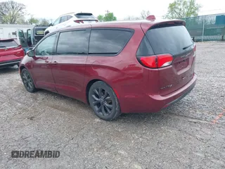 2020 Chrysler Pacifica Touring with VIN 2C4RC1FG2LR126671, listed as a IAAI auction lot 41922148 with 91,154 mi miles and . Bid and sale history available at DreamBid. Image 3.