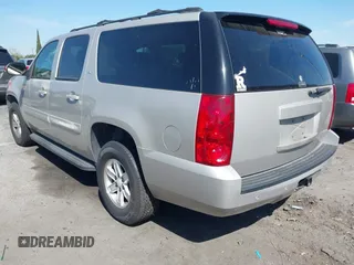 2007 GMC Yukon XL SLT with VIN 1GKFC16077R187116, listed as a IAAI auction lot 42020184 with 195,721 mi miles. Bid and sale history available at carsss.com. Image 3.