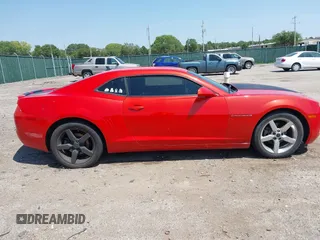 2013 Chevrolet Camaro LT z VIN 2G1FG1E36D9244965, wystawiony jako IAAI lot #40058994 z przebiegiem 75 344 mil mil oraz . Historia ofert i sprzedaży dostępna na DreamBid. Obrazek 13.