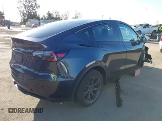 2024 Tesla Model Y with VIN 7SAYGDED5RF103983, listed as a IAAI auction lot 41933836 with 11,398 mi miles and . Bid and sale history available at DreamBid. Image 4.
