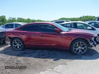 2017 Dodge Charger SXT z VIN 2C3CDXHG1HH504094, wystawiony jako IAAI lot #39339160 z przebiegiem 109 395 mil mil oraz . Historia ofert i sprzedaży dostępna na DreamBid. Obrazek 14.