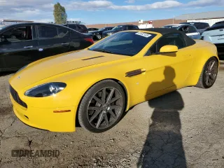 2008 Aston Martin Vantage z VIN SCFBF04BX8GD08643, wystawiony jako Copart lot #41532135 z przebiegiem 28 269 mil mil oraz Tytuł czysty. Historia ofert i sprzedaży dostępna na DreamBid. Obrazek 1.