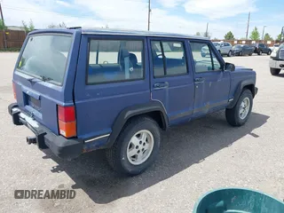 1990 Jeep Cherokee with VIN 1J4FJ28L6LL101719, listed as a IAAI auction lot 42268252 with 228,937 mi miles and . Bid and sale history available at DreamBid. Image 4.