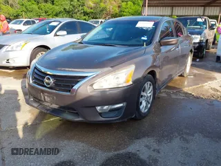 2014 Nissan Altima SV with VIN 1N4AL3AP0EC131305, listed as a IAAI auction lot 42004966 with 213,947 mi miles and . Bid and sale history available at carsss.com. Image 2.