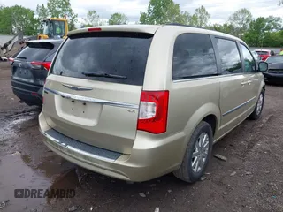 2011 Chrysler Town & Country Touring L z VIN 2A4RR8DG6BR677303, wystawiony jako IAAI lot #42168348 z przebiegiem 237 886 mil mil oraz . Historia ofert i sprzedaży dostępna na DreamBid. Obrazek 4.