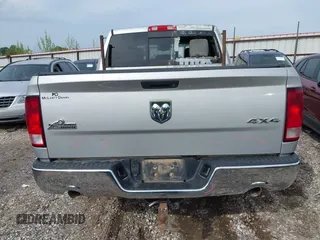 2015 Ram 1500 Big Horn z VIN 3C6RR7LT8FG711548, wystawiony jako IAAI lot #42059708 z przebiegiem 181 589 mil mil oraz . Historia ofert i sprzedaży dostępna na DreamBid. Obrazek 16.