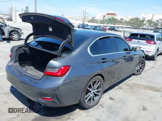 2020 BMW 3 Series 330i z VIN 3MW5R1J03L8B17207, wystawiony jako IAAI lot #42090508 z przebiegiem 105 982 mil mil oraz . Historia ofert i sprzedaży dostępna na DreamBid. Obrazek 4.