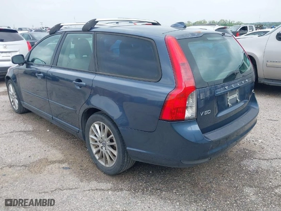 2010 Volvo V50 with VIN YV1382MW3A2540085, listed as a IAAI auction lot 41831999 with 137,173 mi miles. Bid and sale history available at carsss.com. Image 3.