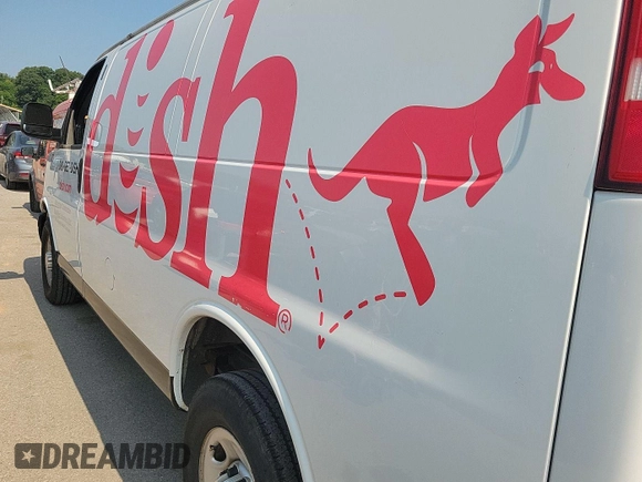 2018 Chevrolet Express Cargo z VIN 1GCWGAFP5J1204160, wystawiony jako IAAI lot #42621020 z przebiegiem 164 194 mil mil oraz . Historia ofert i sprzedaży dostępna na DreamBid. Obrazek 4.
