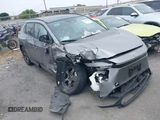 2024 Toyota bZ4X XLE z VIN JTMAAAAA4RA042628, wystawiony jako IAAI lot #41801949 z przebiegiem 10 279 mil mil oraz . Historia ofert i sprzedaży dostępna na DreamBid. Obrazek 1.
