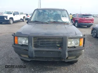 1999 Land Rover Range Rover z VIN SALPV1440XA412936, wystawiony jako IAAI lot #42271704 z przebiegiem 156 881 mil mil oraz . Historia ofert i sprzedaży dostępna na DreamBid. Obrazek 6.