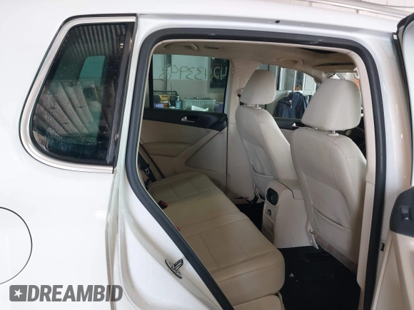 2010 Volkswagen Tiguan SEL with VIN WVGAV7AX6AW514729, listed as a IAAI auction lot 42433993 with 185,980 mi miles and . Bid and sale history available at DreamBid. Image 8.