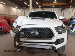 2021 Toyota Tacoma SR z VIN 5TFCZ5AN1MX268370, wystawiony jako IAAI lot #41922632 z przebiegiem 50 358 mil mil oraz . Historia ofert i sprzedaży dostępna na DreamBid. Obrazek 12.