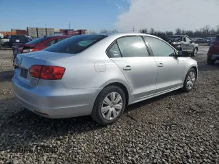 2013 Volkswagen Jetta SE z VIN 3VWDX7AJ8DM428539, wystawiony jako Copart lot #49662365 z przebiegiem 122 768 mil mil oraz Szkoda całkowita • Salvage title. Historia ofert i sprzedaży dostępna na DreamBid. Obrazek 3.