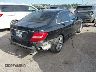 2012 Mercedes-Benz C 300 Sport с VIN WDDGF8BB0CR194061, выставлен на аукционе IAAI как лот 42309322 с пробегом 100 508 миль миль и . История ставок и продаж доступна на DreamBid. Изображение 4.