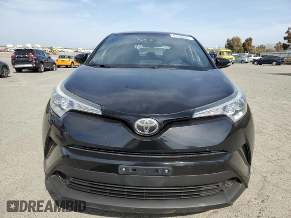 2018 Toyota C-HR XLE z VIN NMTKHMBXXJR024077, wystawiony jako Copart lot #53398025 z przebiegiem 97 079 mil mil oraz Szkoda całkowita • Salvage title. Historia ofert i sprzedaży dostępna na DreamBid. Obrazek 5.