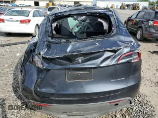 2024 Tesla Model Y Long Range z VIN 7SAYGDEEXRA324517, wystawiony jako Copart lot #55274615 z przebiegiem Nie podano mil oraz Szkoda całkowita • Salvage title. Historia ofert i sprzedaży dostępna na DreamBid. Obrazek 6.