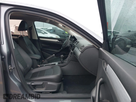 2013 Volkswagen Passat SE with VIN 1VWBN7A34DC148052, listed as a IAAI auction lot 42423919 with 83,634 mi miles and . Bid and sale history available at DreamBid. Image 5.