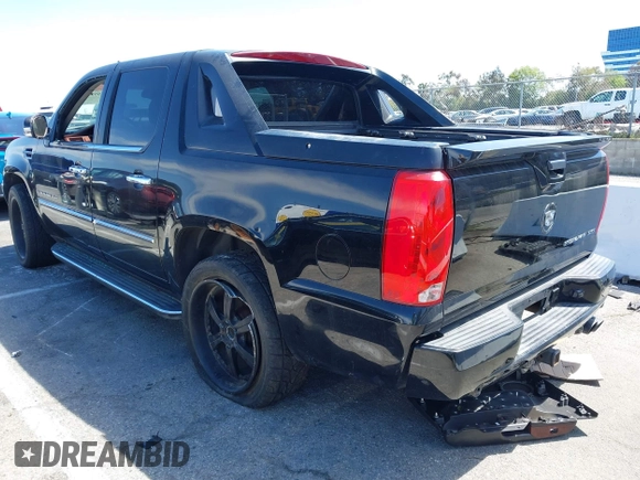 2007 Cadillac Escalade EXT with VIN 3GYFK62807G174788, listed as a IAAI auction lot 41932450 with 183,031 mi miles. Bid and sale history available at carsss.com. Image 3.