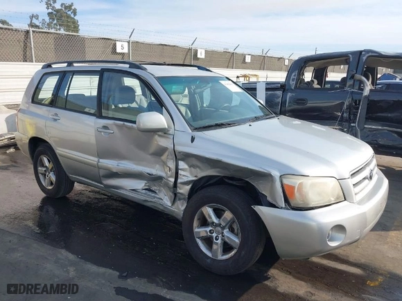 2007 Toyota Highlander with VIN JTEGD21A070165381, listed as a IAAI auction lot 41402061 with 157,091 mi miles. Bid and sale history available at carsss.com. Image 1.
