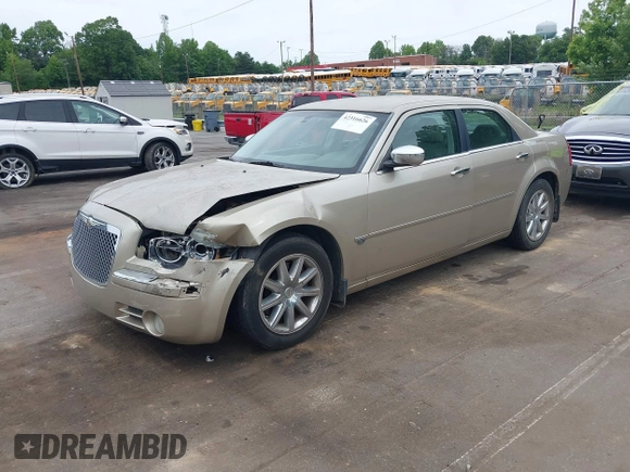 2007 Chrysler 300 C z VIN 2C3LA63HX7H640189, wystawiony jako IAAI lot #42316626 z przebiegiem 61 152 mil mil oraz . Historia ofert i sprzedaży dostępna na DreamBid. Obrazek 2.