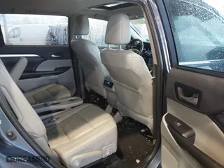 2019 Toyota Highlander SE with VIN 5TDJZRFH4KS747306, listed as a IAAI auction lot 41867414 with 96,247 mi miles. Bid and sale history available at carsss.com. Image 8.