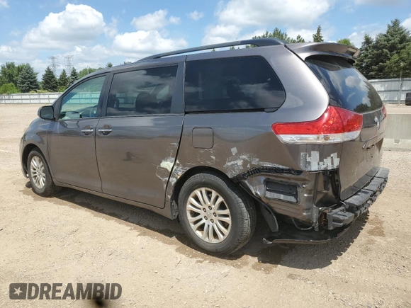 2013 Toyota Sienna XLE AAS z VIN 5TDYK3DC7DS405214, wystawiony jako Copart lot #62500205 z przebiegiem 182 468 mil mil oraz Szkoda całkowita • Salvage title. Historia ofert i sprzedaży dostępna na DreamBid. Obrazek 2.