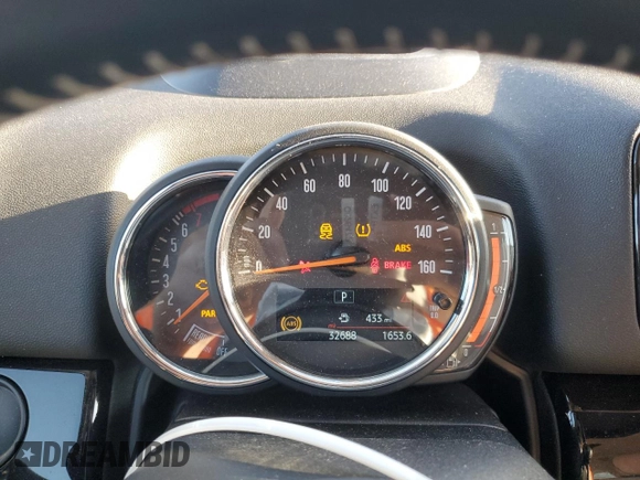 2019 MINI Countryman Cooper S with VIN WMZYT5C50K3J87689, listed as a Copart auction lot 53186975 with 32,688 mi miles and Salvage Title. Bid and sale history available at carsss.com. Image 9.