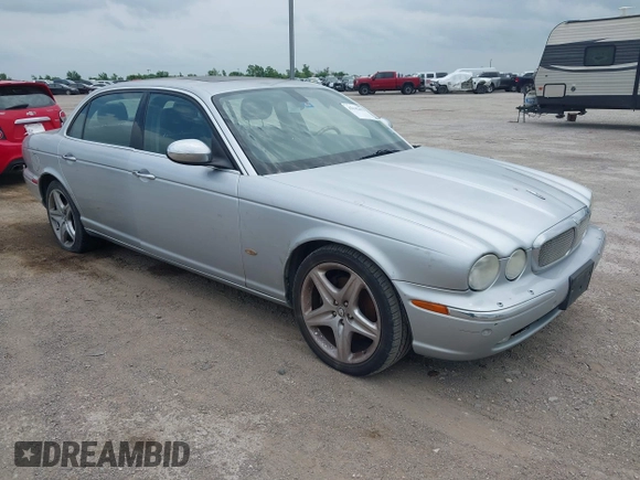 2007 Jaguar XJ with VIN SAJWA79B77SH12190, listed as a IAAI auction lot 42142432 with 1 mi miles. Bid and sale history available at carsss.com. Image 1.
