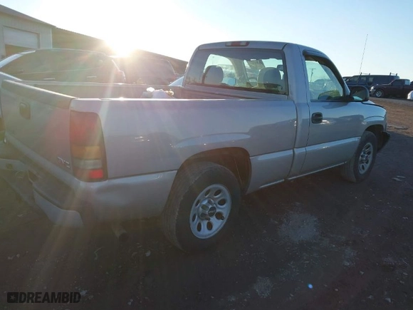 2007 GMC Sierra 1500 Classic Work Truck with VIN 1GTEC14X37Z131777, listed as a IAAI auction lot 41321405 with 237,657 mi miles. Bid and sale history available at carsss.com. Image 4.
