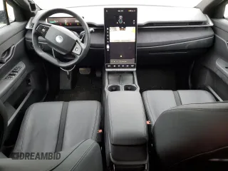 2023 Fisker Ocean One z VIN VCF1ZBU28PG005983, wystawiony jako Copart lot #69678514 z przebiegiem 4350 mil mil oraz Szkody całkowita. Historia ofert i sprzedaży dostępna na DreamBid. Obrazek 8.
