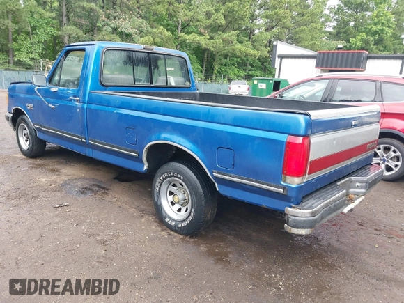 1990 Ford F-150 z VIN 1FTEF15N5LNB22374, wystawiony jako IAAI lot #42443032 z przebiegiem 97 868 mil mil oraz . Historia ofert i sprzedaży dostępna na DreamBid. Obrazek 3.