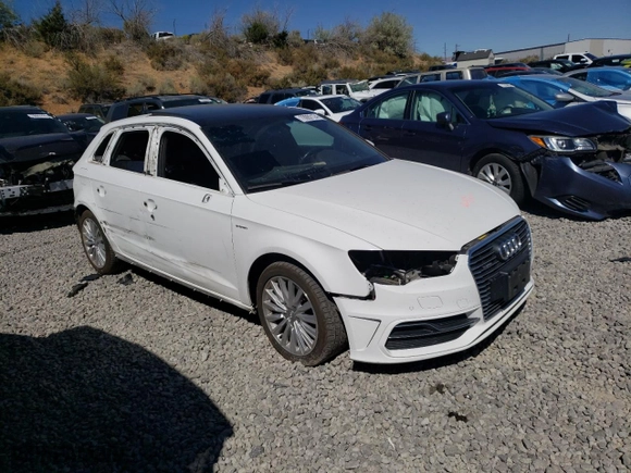 2016 Audi A3 e-tron Premium with VIN WAUUPBFF3GA140050, listed as a Copart auction lot 70992124 with 88,681 mi miles and Salvage Title. Bid and sale history available at carsss.com. Image 4.