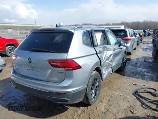 2023 Volkswagen Tiguan SE z VIN 3VV2B7AX0PM034519, wystawiony jako IAAI lot #41723470 z przebiegiem 17 250 mil mil oraz . Historia ofert i sprzedaży dostępna na DreamBid. Obrazek 4.