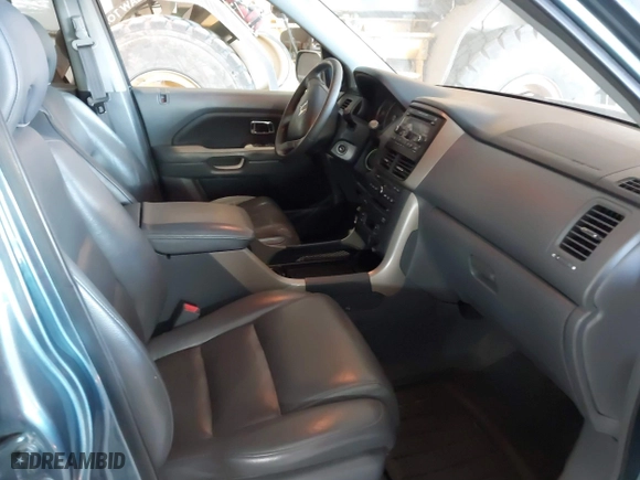 2007 Honda Pilot EX-L with VIN 5FNYF28647B004098, listed as a IAAI auction lot 41404472 with 319,747 mi miles. Bid and sale history available at carsss.com. Image 5.