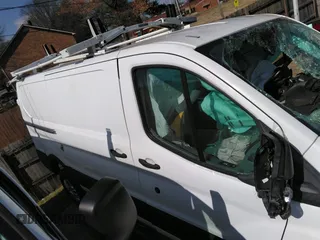 2019 Ford Transit z VIN 1FTYR1YG2KKA31662, wystawiony jako IAAI lot #41743905 z przebiegiem 150 698 mil mil oraz . Historia ofert i sprzedaży dostępna na DreamBid. Obrazek 14.