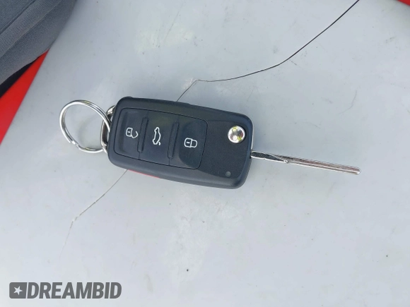 2013 Volkswagen Tiguan S z VIN WVGBV3AX2DW601982, wystawiony jako IAAI lot #42604058 z przebiegiem 141 016 mil mil oraz . Historia ofert i sprzedaży dostępna na DreamBid. Obrazek 11.