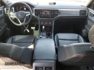 2022 Volkswagen Atlas SE z VIN 1V2KE2CA7NC226549, wystawiony jako Copart lot #49556985 z przebiegiem 49 598 mil mil oraz Szkoda całkowita • Salvage title. Historia ofert i sprzedaży dostępna na DreamBid. Obrazek 8.