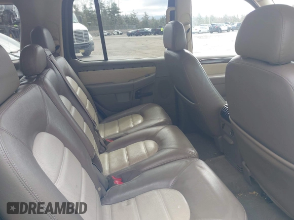 2003 Ford Explorer z VIN 1FMDU84W93ZB14786, wystawiony jako IAAI lot #42045157 z przebiegiem 128 533 mil mil oraz . Historia ofert i sprzedaży dostępna na DreamBid. Obrazek 8.
