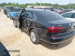 2017 Volkswagen Passat S z VIN 1VWAT7A31HC046232, wystawiony jako IAAI lot #42168299 z przebiegiem 88 658 mil mil oraz . Historia ofert i sprzedaży dostępna na DreamBid. Obrazek 3.