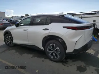 2023 Lexus RZ 450e Premium z VIN JTJAAAAB7PA021503, wystawiony jako Copart lot #41259754 z przebiegiem 1150 mil mil oraz . Historia ofert i sprzedaży dostępna na DreamBid. Obrazek 2.