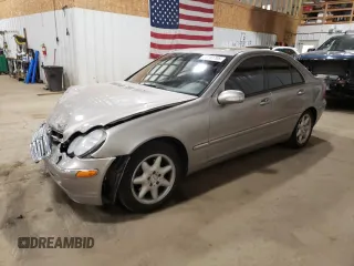 2003 Mercedes-Benz C 240 z VIN WDBRF81J63F356884, wystawiony jako Copart lot #63701705 z przebiegiem 104 856 mil mil oraz Szkoda całkowita • Salvage title. Historia ofert i sprzedaży dostępna na DreamBid. Obrazek 1.